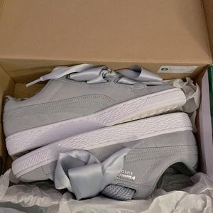 Grey Puma’s in women